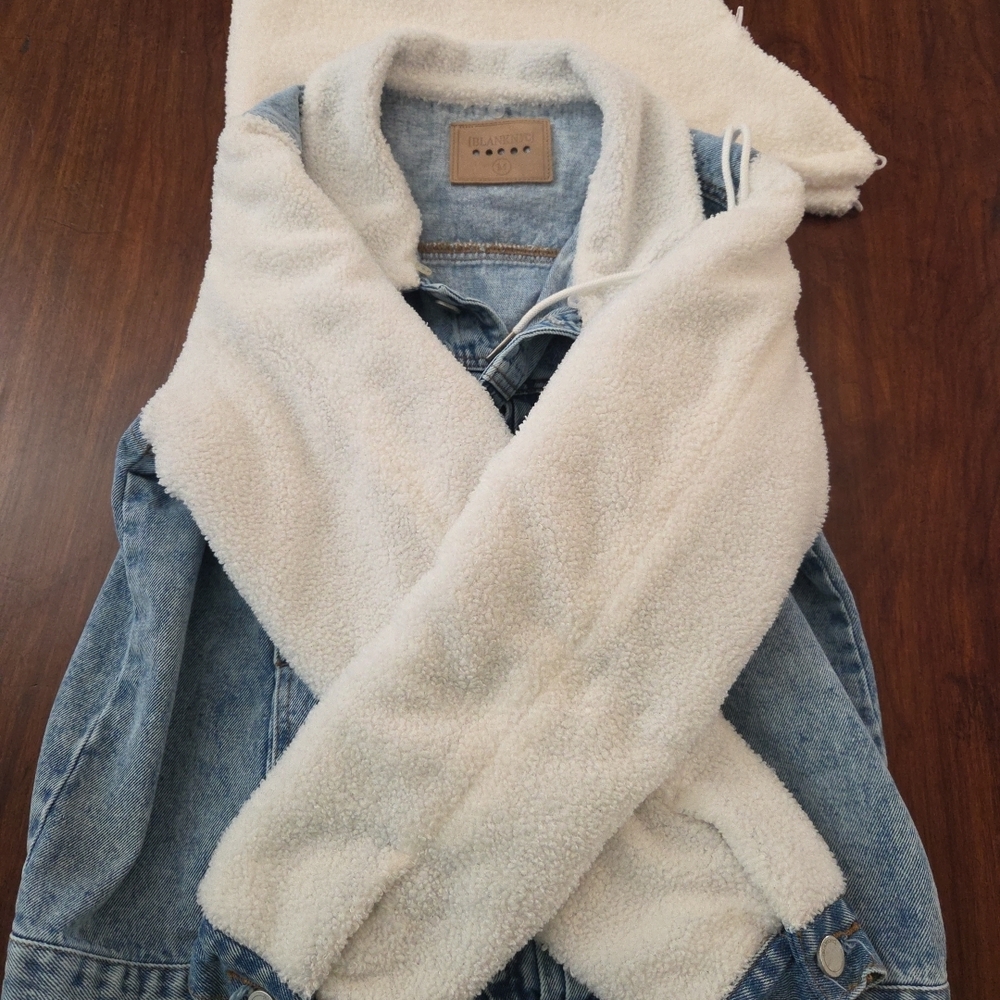 Blank NYC Light Wash Denim Jacket with Contrast Stitching - Picture 4 of 7